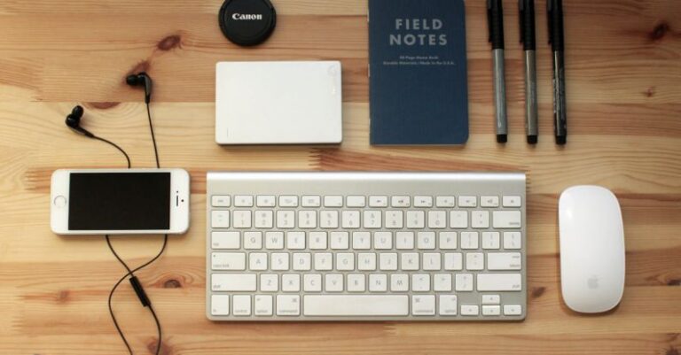 Gadgets - Apple Magic Mouse and Keyboard